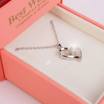  Műrózsa díszdobozban nyaklánccal 11x11x9,5 cm rózsaszín DA01200