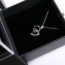 Örökrózsa nyitható díszdobozban nyaklánccal 10,2x9,8x11 cm fekete DA01201