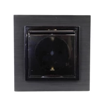 Olbia Electric TITAN 2P+F dugalj csapófedéllel kerettel fekete BS-TN.S.CAP