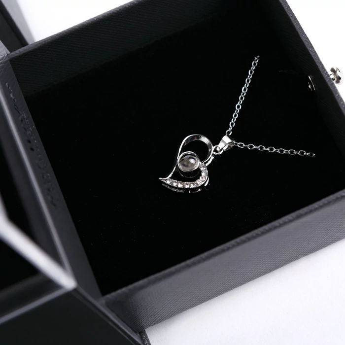 Örökrózsa nyitható díszdobozban nyaklánccal 10,2x9,8x11 cm fekete DA01201