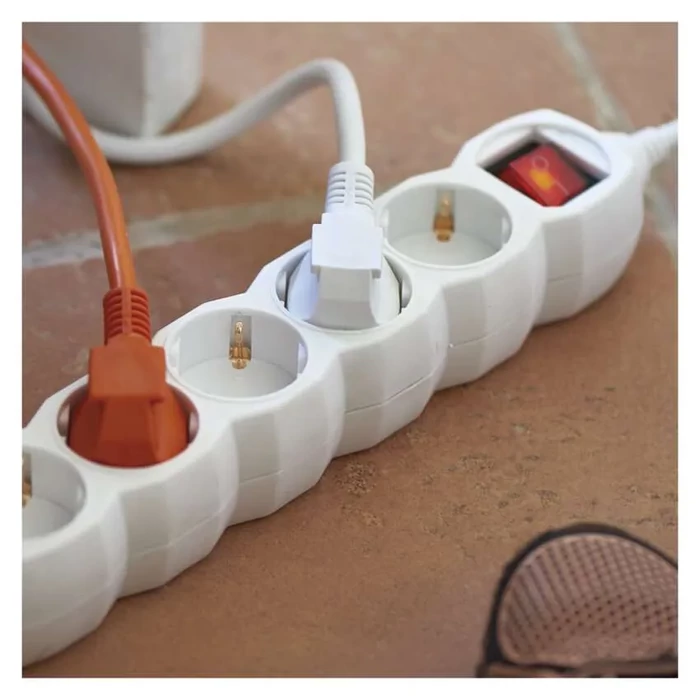 EMOS Hosszabbító HK5/m 5 m 5 aljzat kapcsolós fehér PVC 3x1,5 mm2 P1525R