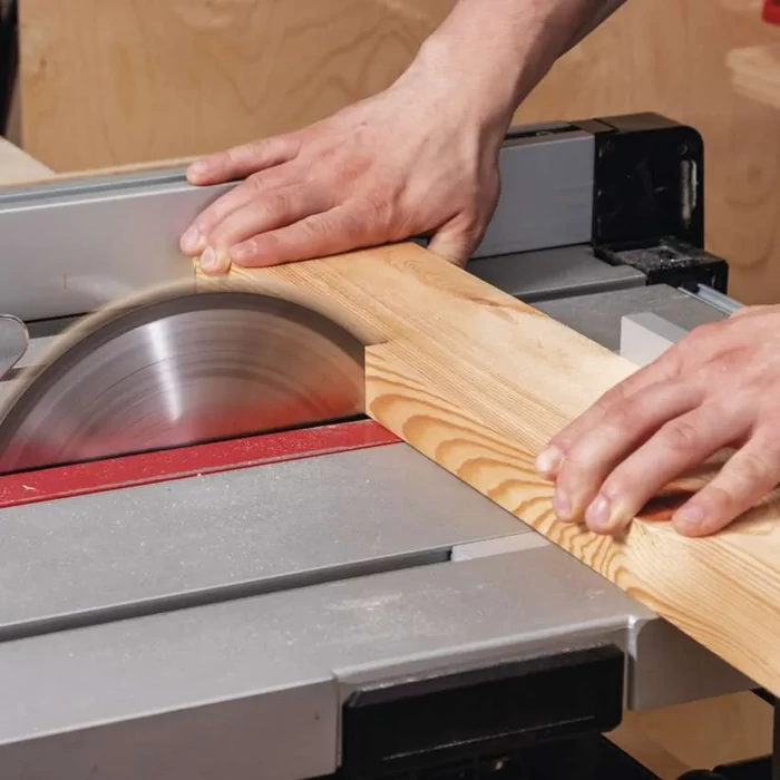 EMOS kültéri 20m lengő hosszabbító 3 fázisú kültéri lengő hosszabbító H07RN-F 1 aljzat fekete gumi 400V 16A PM0904