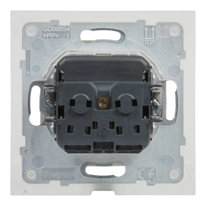 Legrand Suno 2P+F csatlakozóaljzat dugalj (rugós), biztonsági zsaluval gyermekvédelemmel IP44 fehér 721123
