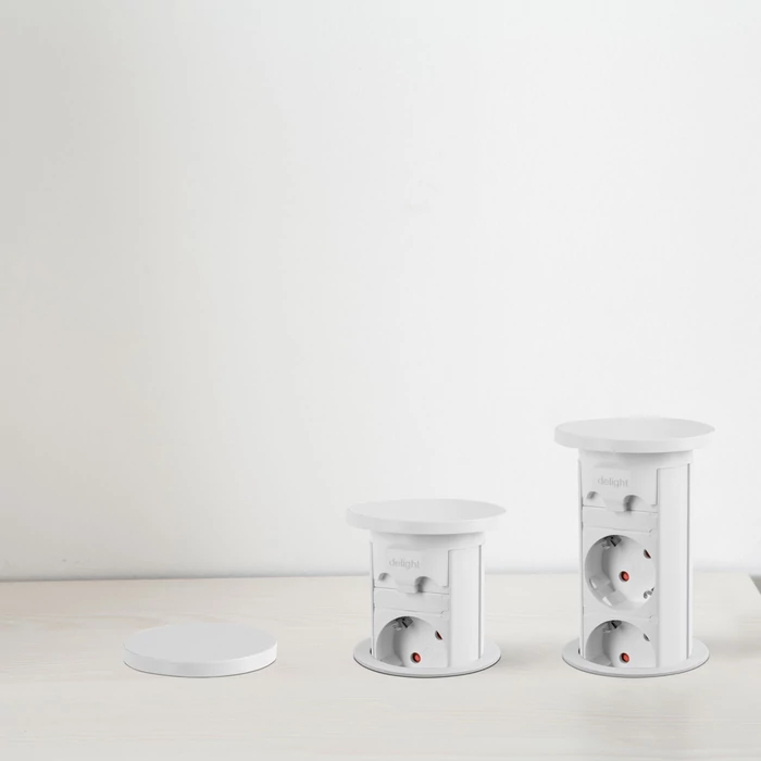 Delight 3-as rejtett elosztó motoros USB aljzattal fehér 20451W