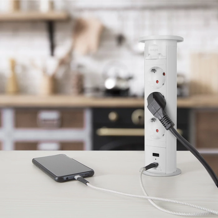 Delight 3-as rejtett elosztó motoros USB aljzattal fehér 20451W