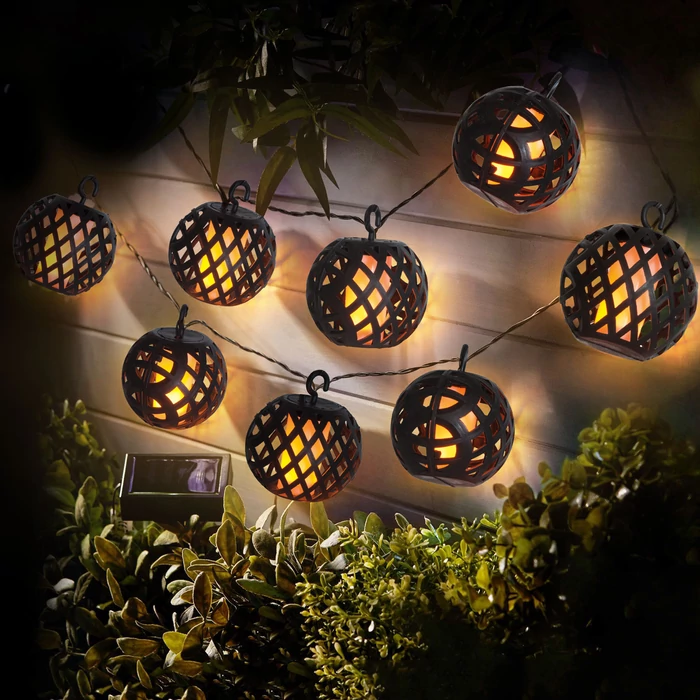 Garden of Eden kültéri LED-es felakasztható szolár fényfüzér lánghatással 600mAh 140cm 11741