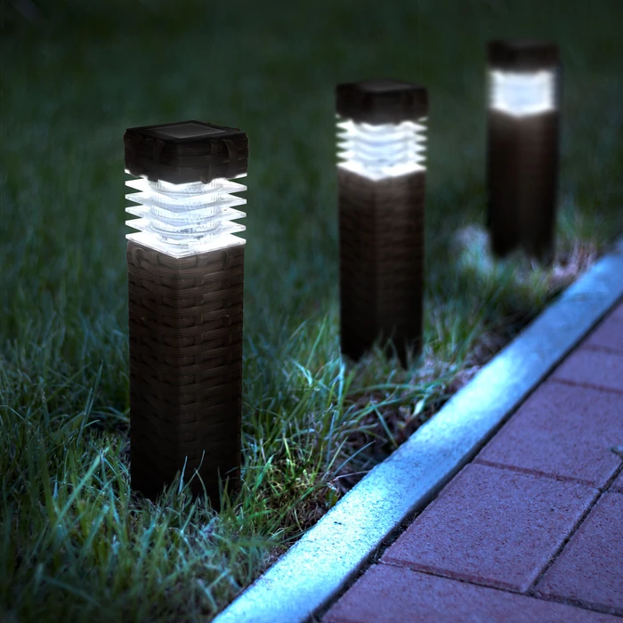 Garden of Eden kültéri LED-es leszúrható rattan hatású barna szolár lámpa hidegfehér 100mAh 7x7x28cm 11727