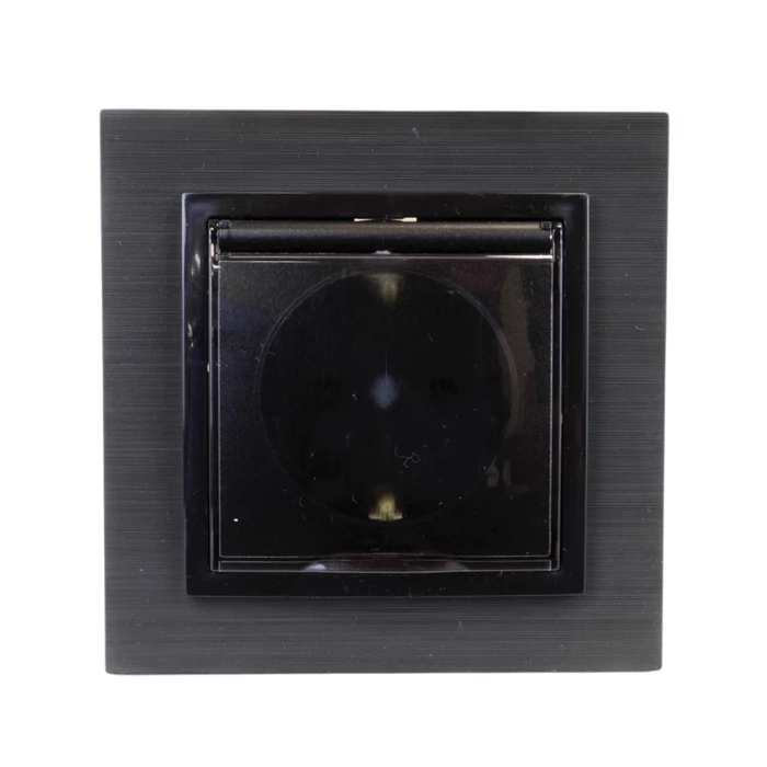 Olbia Electric TITAN 2P+F dugalj csapófedéllel kerettel fekete BS-TN.S.CAP