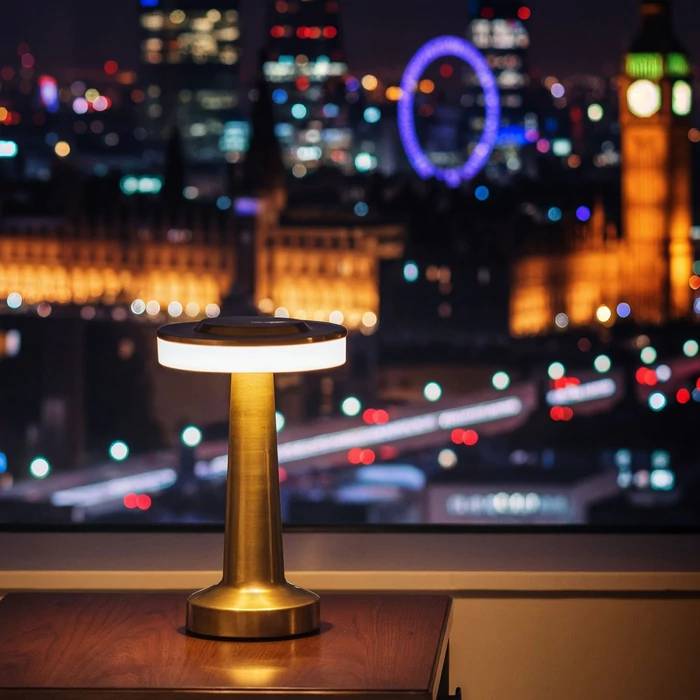 Phenom London LED asztali lámpa arany akkumulátoros USB-C 12500A