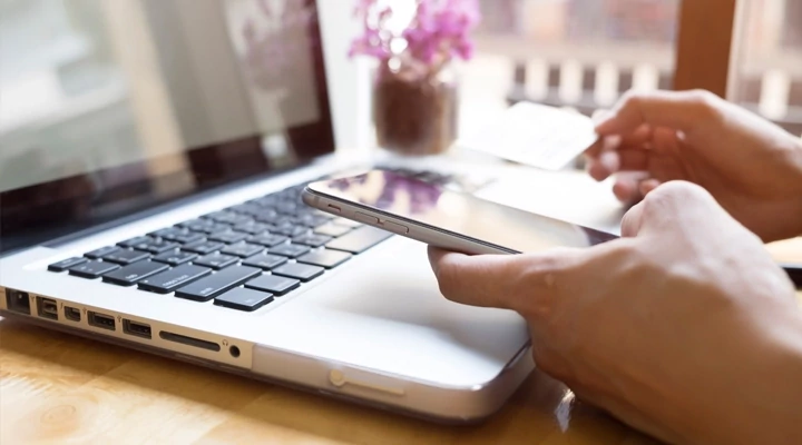 Online vagy offline villamossági boltot válasszak?